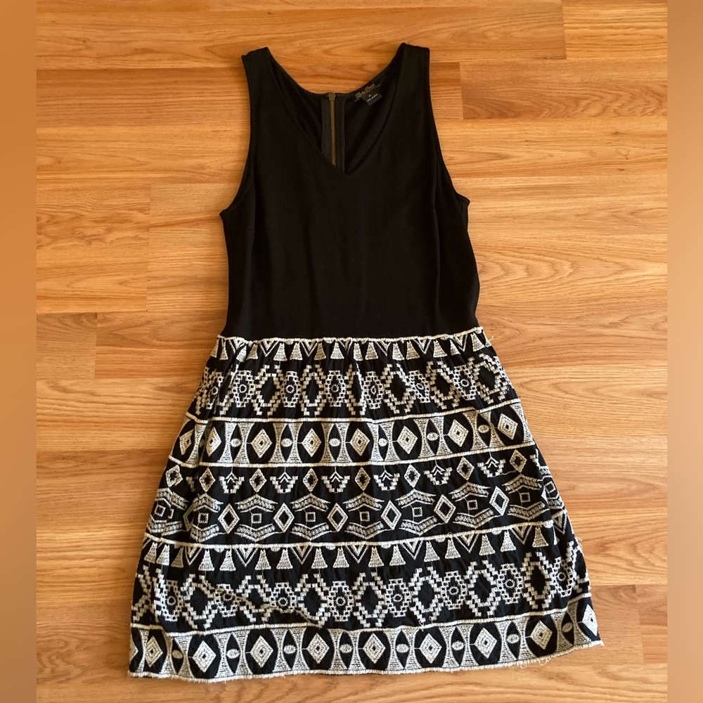 LUCKY BRAND - size M - embroidered dress